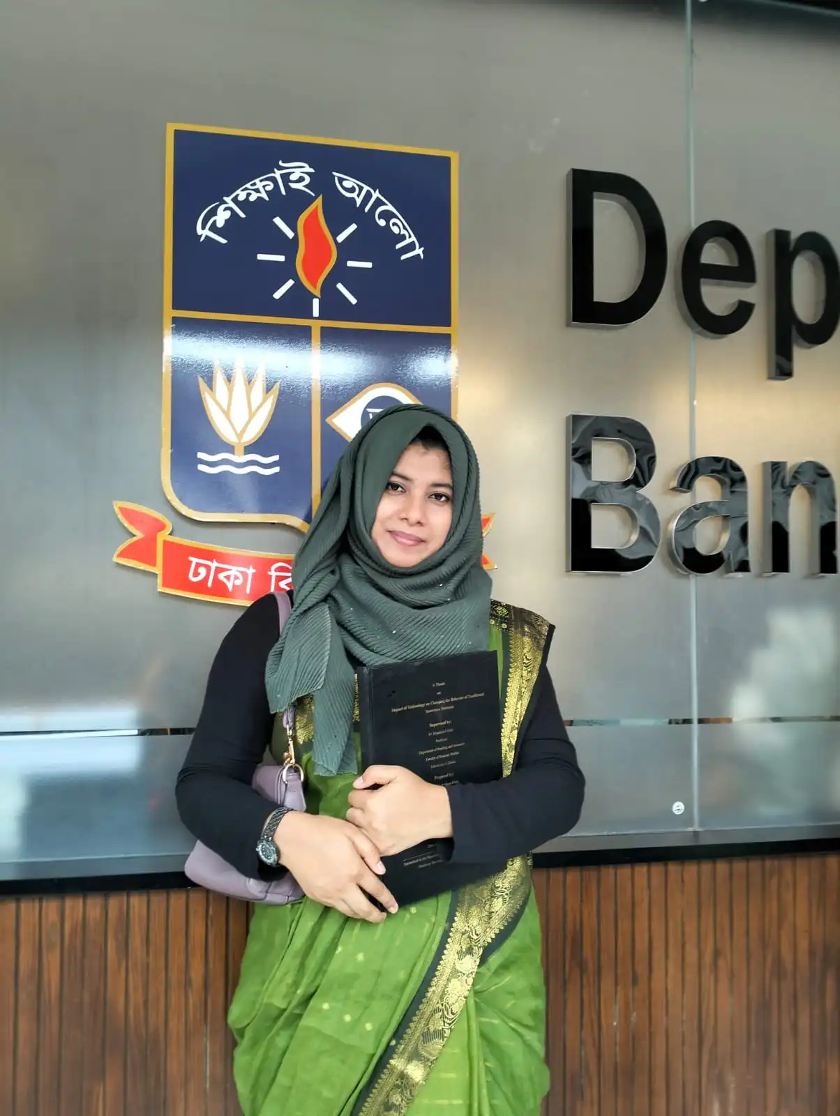 চমক আপু, ঢাকা বিশ্ববিদ্যালয়ের গ্র্যাজুয়েট